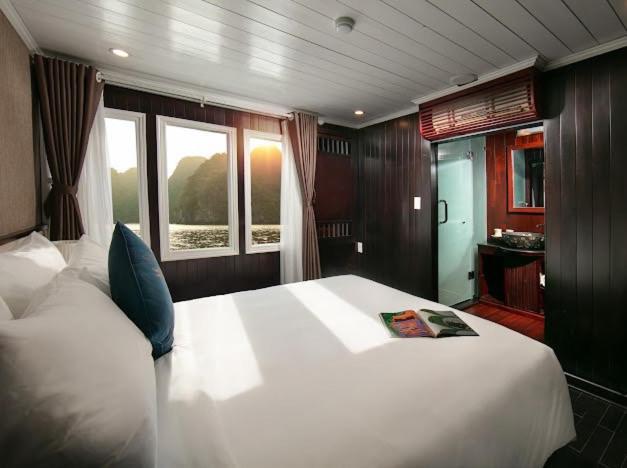 Отель Ha Long Aqua Legend Cruise Экстерьер фото